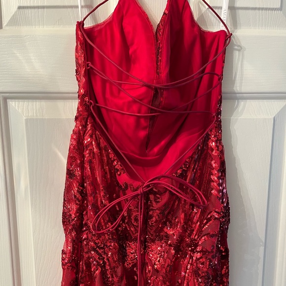 Gorgeous Amarra red sequin evening gown in size 4 - Picture 10 of 15